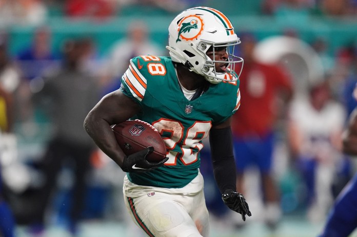 Miami Dolphins running back De'Von Achane (28) rushes with the ball during the second half against the Buffalo Bills at Hard Rock Stadium on September 12, 2024.