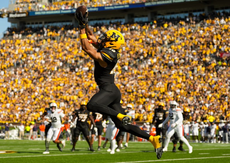 College Football Top Plays Based on Betting Splits, Power Ratings and Trends – Week 9