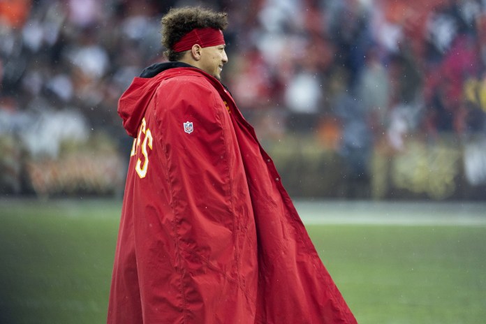 Injured Chiefs superstar Patrick Mahomes looks on against the Browns in Week 15 of the 2024 NFL season.